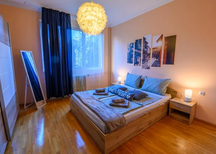 Cozy By Ndk And Vitosha Blvd With Free Secured Parking And Two Terraces アパート *