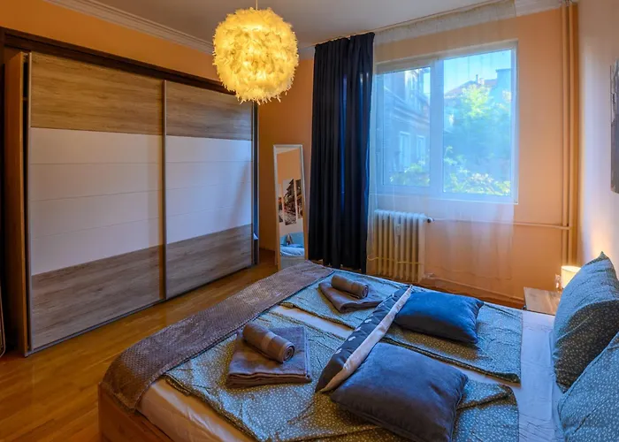 アパート Cozy By Ndk And Vitosha Blvd With Free Secured Parking And Two Terraces ソフィア