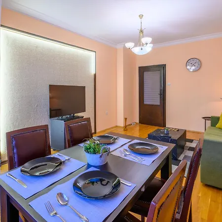 Cozy By Ndk And Vitosha Blvd With Free Secured Parking And Two Terraces Apartament