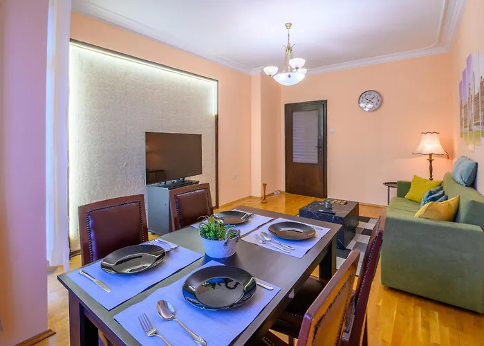Cozy By Ndk And Vitosha Blvd With Free Secured Parking And Two Terraces Appartement
