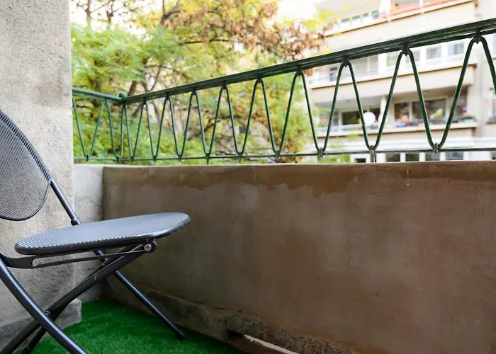 Cozy By Ndk And Vitosha Blvd With Free Secured Parking And Two Terraces דירה סופיה