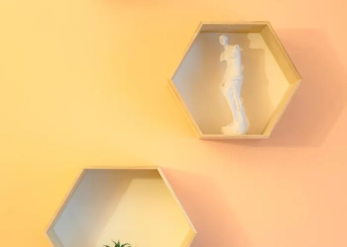 Cozy By Ndk And Vitosha Blvd With Free Secured Parking And Two Terraces דירה סופיה